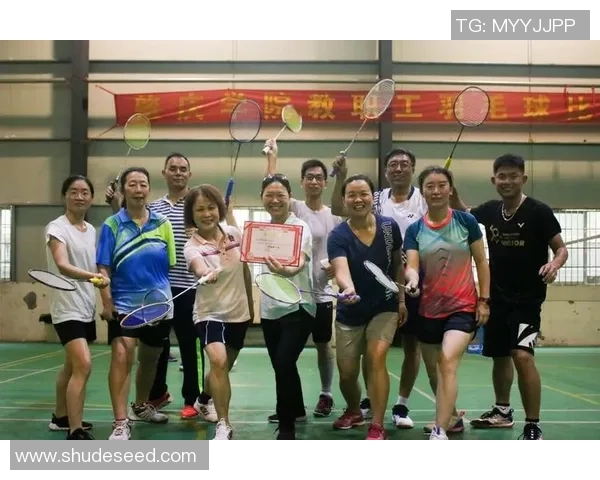 杭州羽毛球队与武汉羽毛球队赛后复盘分析比赛经验与战术调整